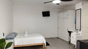 1 bedroom, desk, iron/ironing board, WiFi
