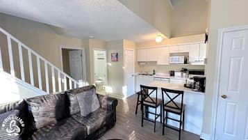 Standard Condo, 2 Bedrooms, Mountain View, Mountainside | Living area | Flat-screen TV