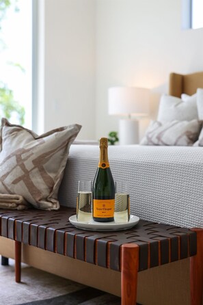 5 bedrooms, desk, iron/ironing board, travel crib