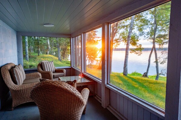 Interior - *Fall Special*Cozy Lake Cottage|Pier, Kayaks, View (St. Germain)