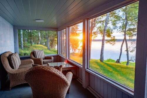 *BoBoen/Awassa Snowmobile Trail* Cozy Lake Cottage