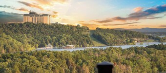 Chill on the Hill - Lake Views!