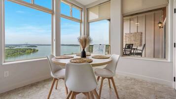 Condo, Berbilang Katil, Balcony (Chill on the Hill) | Tempat makan