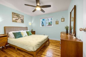 3 chambres, fer et planche à repasser, lit de bébé portatif