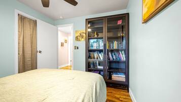 3 bedrooms, iron/ironing board, travel crib, free WiFi