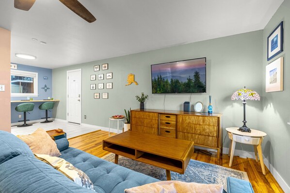 Téléviseur connecté, livres, chaîne audio