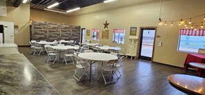 Dining - Cute Little Party Room-NO BEDS & NO ALCOHOL!!!!!!!! (Lubbock)