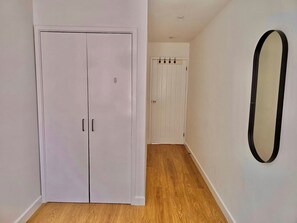 Interior - Cambridge Centre - Apartment - Sleeps 4 - Parking (Cambridge)