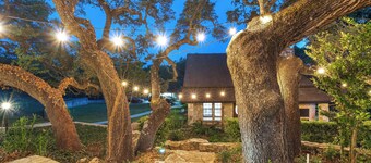 Private Hot tub - Romantic 4-Acre Escape