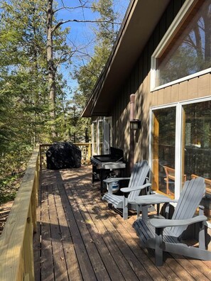 Outdoor dining - SisterBayHus - a Scandi inspired family getaway (Sister Bay)