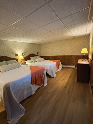 3 bedrooms, free WiFi, bed sheets - SisterBayHus - a Scandi inspired family getaway (Sister Bay)