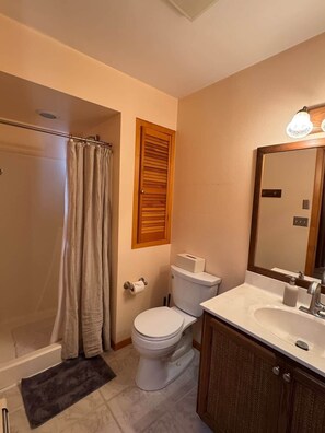 Shower, hair dryer, towels, soap - SisterBayHus - a Scandi inspired family getaway (Sister Bay)