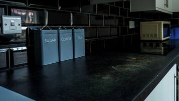 Jääkaappi, mikroaaltouuni