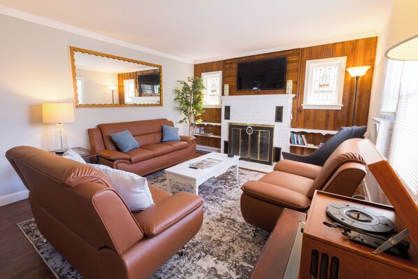 Smart TV, fireplace, computer monitors