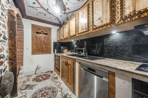Kühlschrank, Mikrowelle, Ofen, Geschirrspüler
