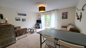 Living area - Flat 4 PERSONS 7 minutes from the Ocean (LIT ET MIXE)