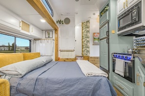 2 bedrooms, travel crib, free WiFi, bed sheets