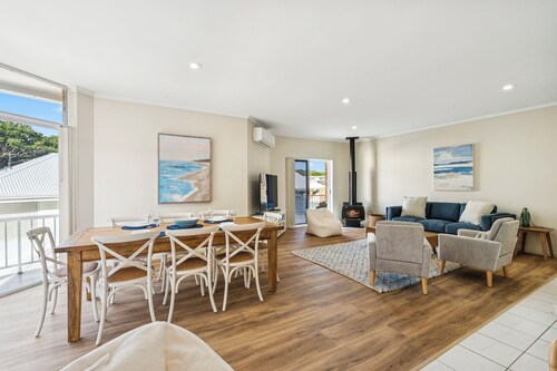 Sunray – Beachside Bliss Sawtell, Beach, Village