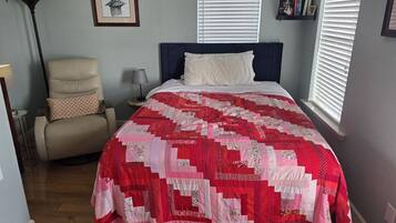 3 sovrum, strykjärn/strykbräda och sängkläder