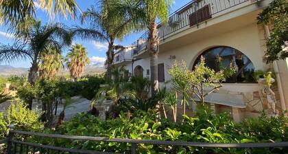 Charming 3-bedroom villa with WiFi and AC in beautiful Campofelice di Roccella