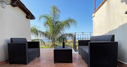 Charming 3-bedroom villa with WiFi and AC in beautiful Campofelice di Roccella