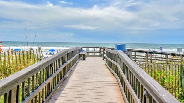 A wooden boardwalk leading to a beach with a clear view of the ocean. - Beachy 7th floor studio @ Myrtle Beach Resort (Myrtle Beach)