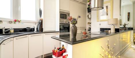 Frigorifero, microonde, forno, lavastoviglie