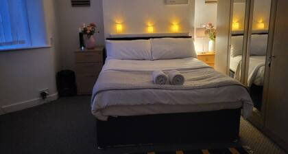 Room-lovely Double Bedroom Near Manchest