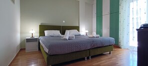 2 chambres, fer et planche à repasser, Wi-Fi, draps fournis
