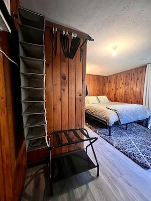1 habitación, escritorio, tabla de planchar con plancha y wifi gratis