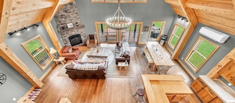Spacious Ellicottville 5-bedroom 4-bath chalet with WiFi, AC