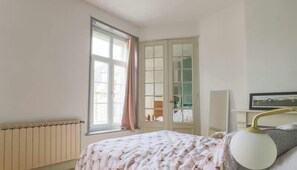 2 chambres, fer et planche à repasser, Wi-Fi, draps fournis