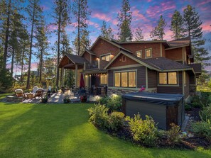 Exterior - Suncadia Home; Sauna, Hot Tub, Yard, Near Dawson Park on Rope Rider Golf Course (Cle Elum)