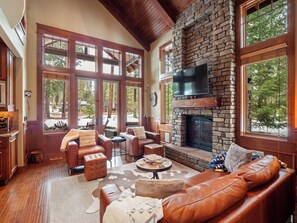 Smart TV, fireplace - Suncadia Home; Sauna, Hot Tub, Yard, Near Dawson Park on Rope Rider Golf Course (Cle Elum)