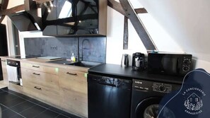 Fridge, microwave, oven, stovetop - Le loft arrageois, 5p central (Arras)