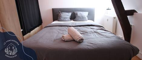 3 bedrooms, travel cot, WiFi, bed sheets