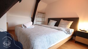 3 bedrooms, travel cot, WiFi, bed sheets