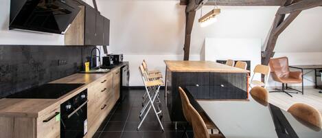 Coffee/tea maker, fridge, microwave, oven