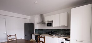 Fridge, microwave, oven, coffee/tea maker