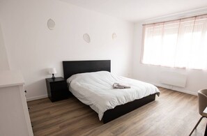 4 bedrooms, WiFi, bed sheets - Chez Jean - Hyper center 4 Bedrooms (Unknown)