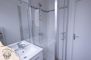 Suihku, hiustenkuivaaja