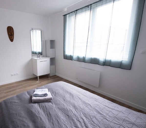 4 bedrooms, WiFi, bed sheets - Chez Jean - Hyper center 4 Bedrooms (Unknown)