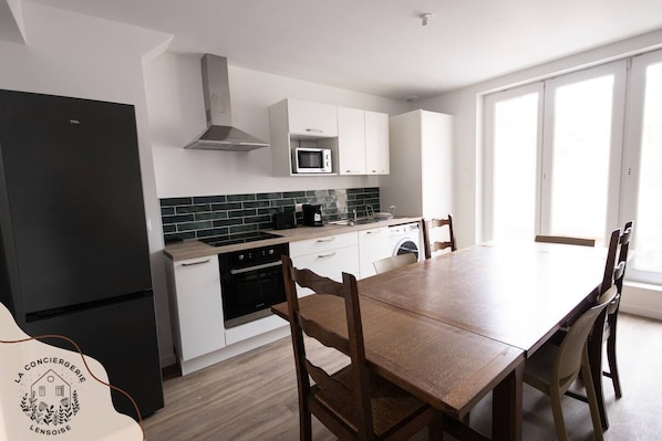 Fridge, microwave, oven, coffee/tea maker