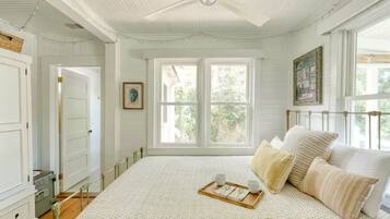 2 bedrooms, iron/ironing board, travel crib, free WiFi