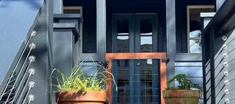 2BR Folly Cottage 1-block from the beach!