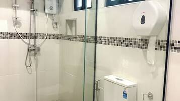 SĂšche-cheveux, savon, papier toilette