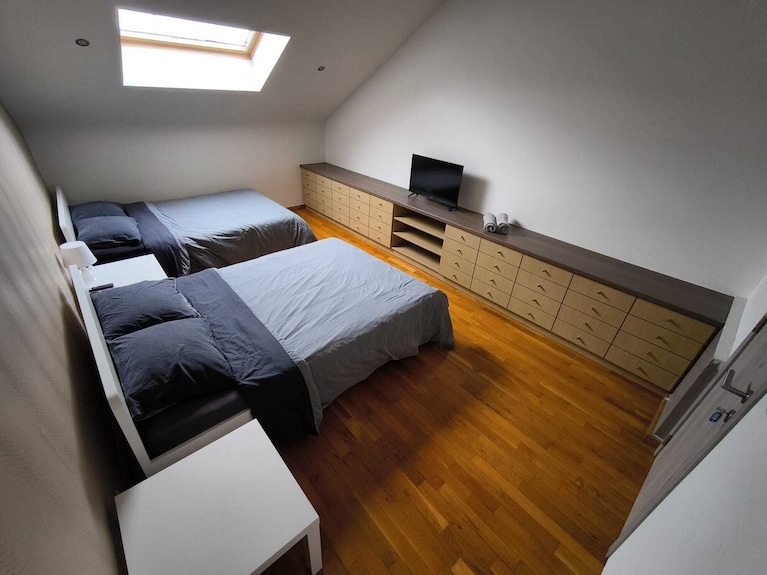 Belle Villa 8 Ch/20 Pers, Pour Vos Fêtes,reunions,séminaires Ou Grande Familles. - Charleroi