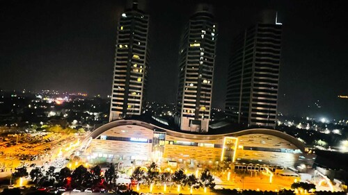 LMY Luxury Serviced Apartment in Elysium Tower Facing Centaurus Mall