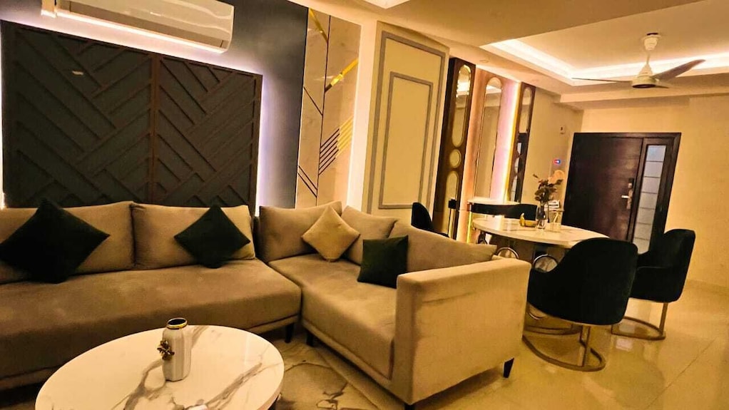 Lmy Luxury Serviced Apartment In Elysium Tower Facing Centaurus Mall - Islamabad