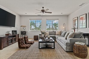 Una Smart TV, videojuegos, una mesa de tenis de mesa